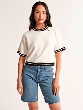 Abercrombie & Fitch Luxe soft Madeline sweater 
Cream Knit Top with Black Trim